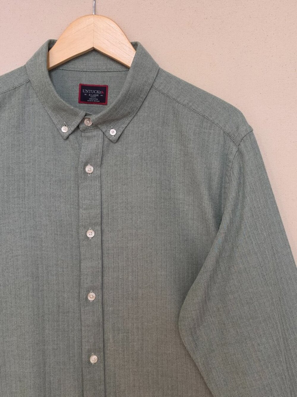 UNTUCKit Slim Fit Herringbone Button Down XL